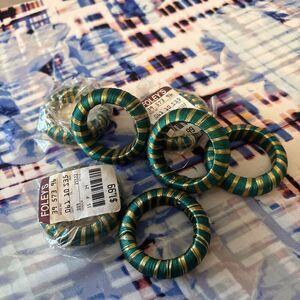 New Foleys Set Of 7‎ Napkin Rings Green & Gold Thread Design